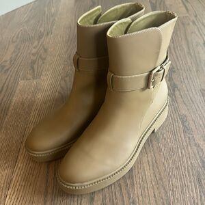 Vince Kaelyn Womens Pull On Waterproof Ankle Boots size us 9,5